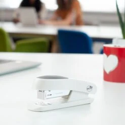 RAPESCO Heftgerät 1483 ECO Sting Ray, Germ-Savvy, Heftleistung 20 Blatt, Soft Weiß -Leitz || Novus || Herlitz Shop 360ec816b91f25f380b1f7eb6a747f47649c353b heftgeraet rapesco 1483 eco sting ray germ savvy