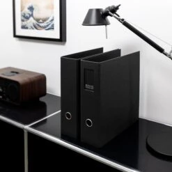 Rössler-Papier Ordner 1317452709 S.O.H.O., Karton, A4, 8,5cm, Schwarz, Mit Rückenschild -Leitz || Novus || Herlitz Shop d6931a233fa33f9f1228d6b5461451258ce86843 ordner roessler papier 1317452709 s.o.h.o